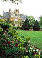 The main lawn at Coton Manor