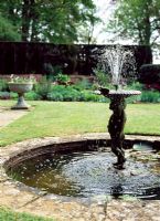 Water feature at Coton Manor
