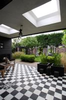 Black and white chequered tiles in modern 'garden room' - Hobrede, Holland