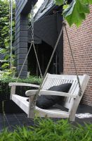 Wooden swinging bench - Hobrede, Holland