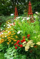 Decorative border punctuated by red wooden obelisks 