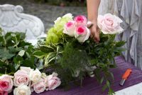 Making floral arrangement - Rosa 'Vendela', Rosa 'Dolce vita' and Lathyrus odoratus