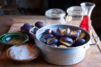 Ingredients and materials for Plum jelly preparation