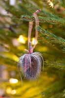 aking homemade Christmas tree decorations with sprayed seedheads - The finished decoration