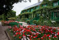 Main garden with view towards house - Monet's garden, Giverny, France