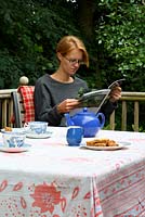 B and B guest reading a magazine on the verandah - Sallowfield Cottage B and B, Norfolk