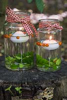 Step by Step - Making lanterns from glass jars and floating candles
