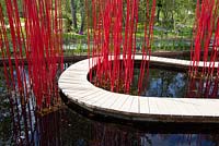 Water pathway with red stakes - Gardens of Sensations, Carre et Ronde, Designer -  Yu Kongjian 