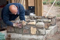 Building a stone pizza oven