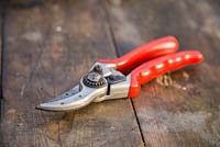 Reconditioned secateurs. 