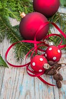Red polkadot baubles with Ribbon, Alder cones and Yew foliage