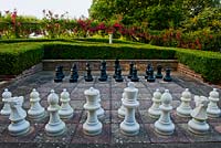 Garden chess set game 