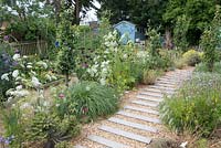 Overview back garden, gravel path with stepping stones - Coastal garden 