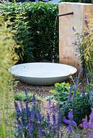 Wooden water feature with water bowl in the garden. Retreat Garden. Designer: Martin Royer, Sponsor: Final5 