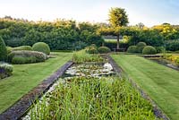 Rectangular pond in formal garden. Design: Francis Denayer