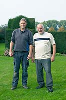 Dirk Aneca and Jan de Boer, garden boss in front of the renovated mansion of Bingerden Estate.
