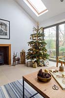 Gold colour themed Christmas tree in living room