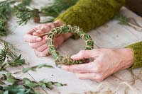 Using string to make a wreath