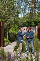 Andy Sturgeon & Alan Titchmarsh in the RHS Chelsea Flower Show 2010 Best in Show Daily Telegraph Garden