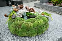 Grave decoration with moss wreath