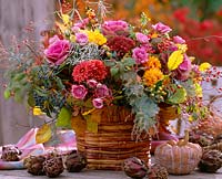 Autumn Bouquet in the basket: 4/4