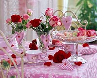Rosa ( Rose ), plaid heart, pink dishes, petit four