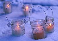 Screw-cap as lanterns with frost optics - Spray in the snow