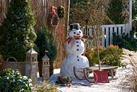 Winter - Terrace with snowman, lanterns and slides