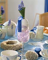 Easter table decoration with Muscari - Name Tag - duck egg