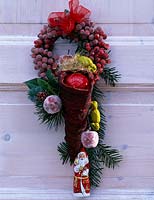 Rose hip wreath in frost look, Abies - Nordmann Fir, Noble Fir, bag dun