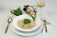 Spaghetti with wood garlic pesto, Allium ursinum