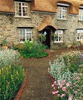 Sommerblumen Garten / Englisches Landhaus