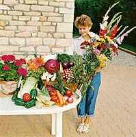 Gemüse Mischung, Blumen Mischung und Mädchen