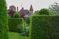 Little Malvern Court, Malvern, Worcs, UK ( Alex Berrington ) Formal Yew hedging around the house