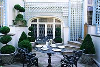 roof garden London Design Stephen Crisp boxwood topiary blue trellis table and chairs