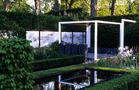 Chelsea flower show 2008 design Philip Nixon minimal contemporay reflective reflections water garden May