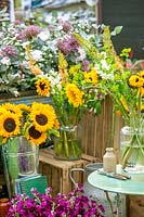 Cut flower mix with Helianthus