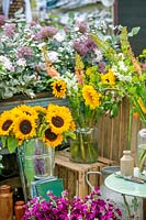 Cut flower mix with Helianthus
