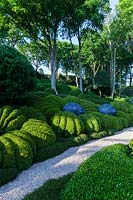 Sculptures by Samuel Salcedo and hedges of Buxus sempervirens. Les Jardins D'etretat, Normandy, France.