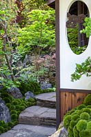 O-mo-te-na-shi no NIWA - The Hospitality Garden, decorative panel forming part of entrance - plants include Pinus, moss, Larix and Japanese Maples - Sponsor: G-Lion 