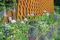 Sculptural metal screen and mixed planting, The David Harber and Savills Garden, RHS Chelsea Flower Show, 2018 