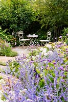 Best of Both Worlds garden, Sponsored by BALI, RHS Hampton Court Palace Flower Show, 2018.
