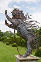 Penshurst Gardens - porcupine sculpture