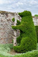 The Demi Lune topiary herald: bear
