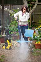 Cleaning garden furniture with a pressure washer