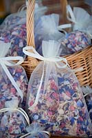 Gauze drawstring bags of natural confetti - Delphinium petals