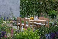 A contemporary garden for relaxing and entertaining with an al fresco dining area