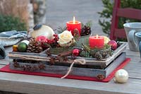 Christmas table arrangement in a wooden tray