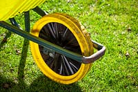 Puncture-proof tyre on wheelbarrow