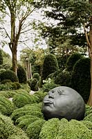 Jardin Emotions with sculptures raindrops by de Samuel Salcedo. Les Jardins d Etretat, Normandy, France